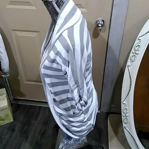 Cardigan - Picture 2 of 3